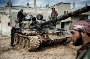 Des forces rebelles s'emparent d'un char de l'armée.